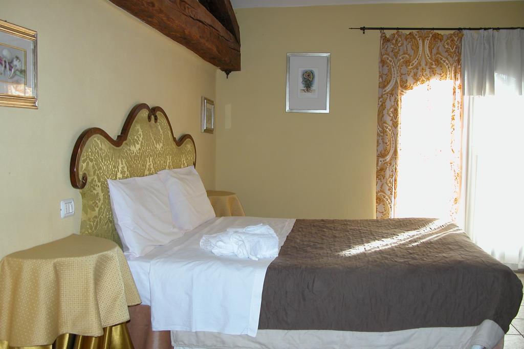 Agriturismo L'Angelina Villa Alfonsine Rum bild