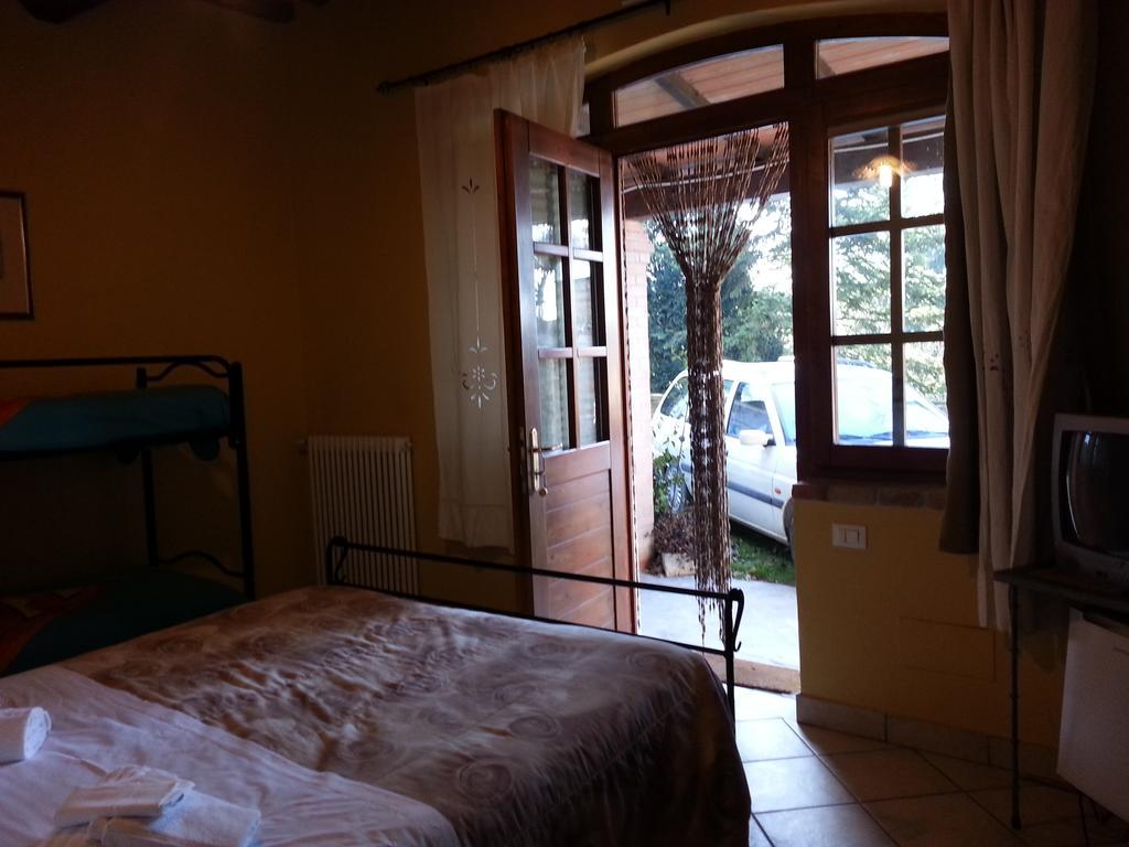 Agriturismo L'Angelina Villa Alfonsine Rum bild